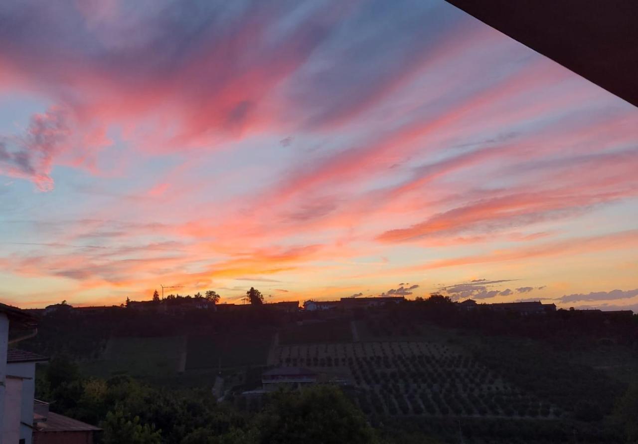 Roero Sunset Lägenhet Govone Exteriör bild